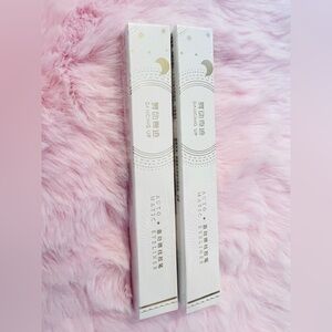 Dancing Up Automatic Eyeliner